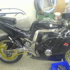 Suzuki GSXR 400 R SOLGT*SOLGT