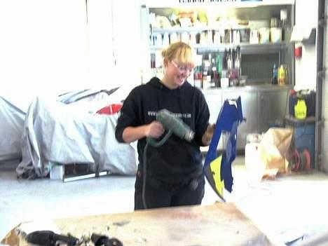 Honda CBR 600 F3 SOLGT - Varme varme....alle mærker og staferinger skal af inden slibningen.. billede 13