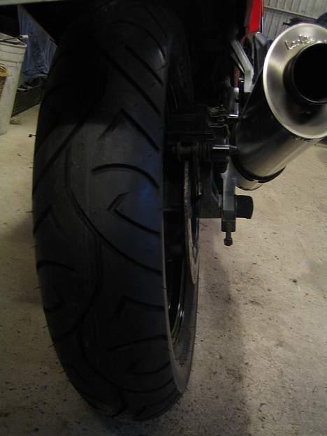 Kawasaki GPX 600R (SOLGT) - nyt Perelli Sport Demon. har et rimelig fedt mønster  billede 6