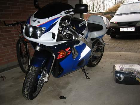 Suzuki GSXR600 >SOLGT< billede 1