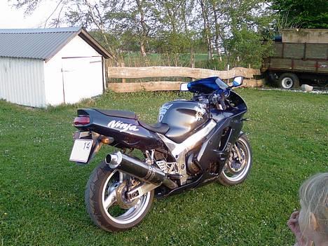 Kawasaki ZX9R (solgt) - Man må ikke pille næse.....he he he billede 3