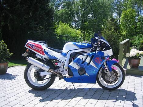 Suzuki GSXR 400 ***SOLGT*** billede 1