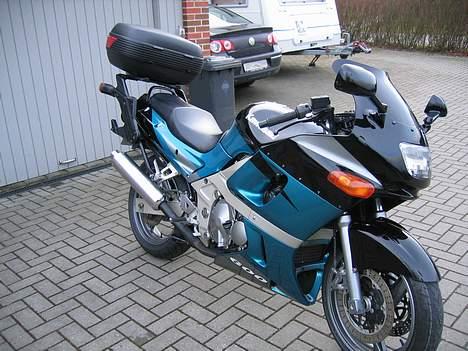 Kawasaki zzr 600 - Ønsket om en mc med intergeret kåbe samt topboks, er nu en realitet.. billede 5