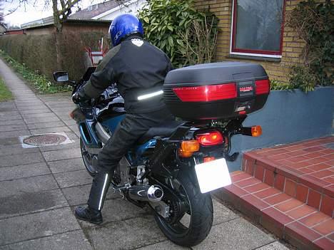 Kawasaki zzr 600 - Yep, ved godt farven på cyklen og hjelmen ikke stemmer overens, men hjelmen kan lakeres ;-) billede 6