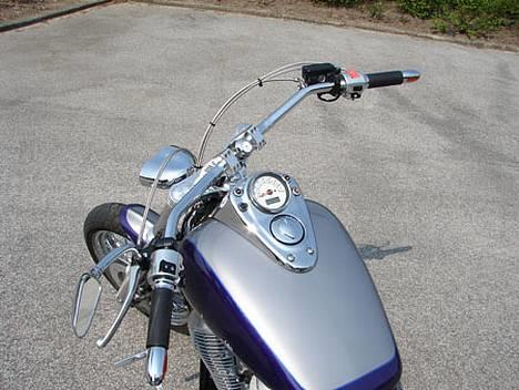 Honda Shadow VT750C2 ACE*SOLGT* - Bare rolig. De sorte strips er skiftet ud med chrome strips :) billede 7