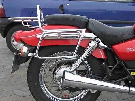 Suzuki Marauder GZ 250 -SOLGT- - Sizzybar (u. tasker) og udstødning billede 11