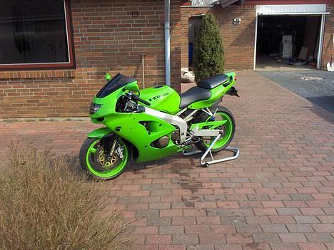 Kawasaki Min gamle zx6r - "Fars plastikraket" billede 1