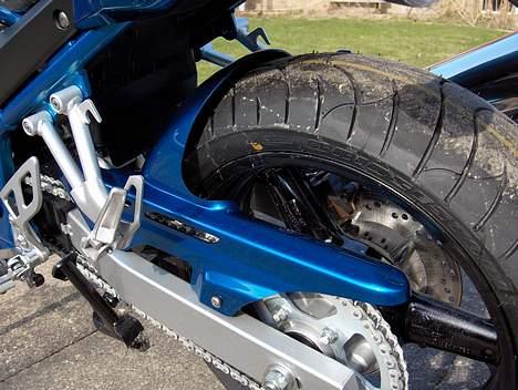 Suzuki GSF 650 SA K6 Bandit S - Her ses "huggeren". Den var svær at få fat i! billede 3