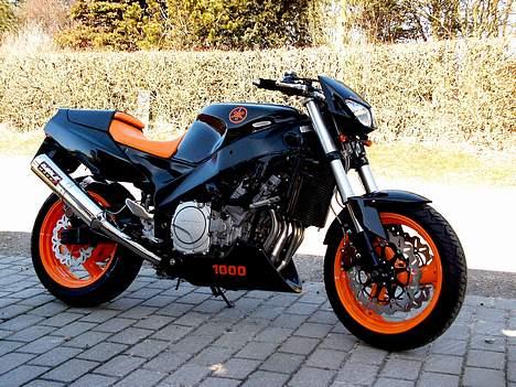 Yamaha FZR 1000 Streetfighter billede 4