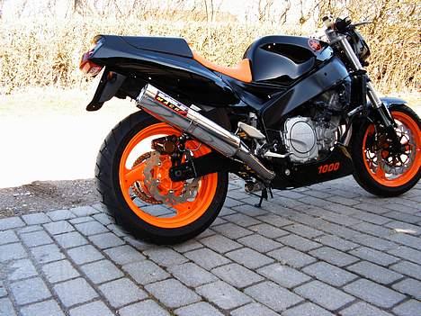 Yamaha FZR 1000 Streetfighter billede 3