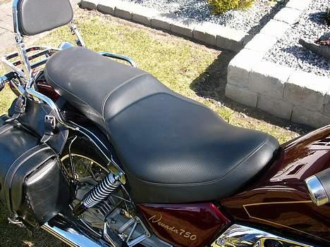 Moto Guzzi Nevada - Håndlavet sadel  billede 7