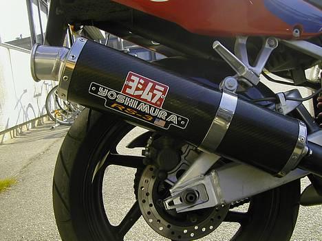 Honda CBR900RR FireBlade SOLGT - Fin lyd omend ikke en V2-lyd. Yoshimura RS-3. billede 7