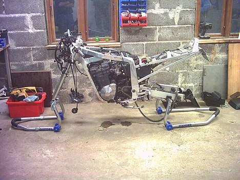 Suzuki GSX R 750 "gixxer"(SOLGT) - Så er hun nøgen og har smidt skoene billede 7