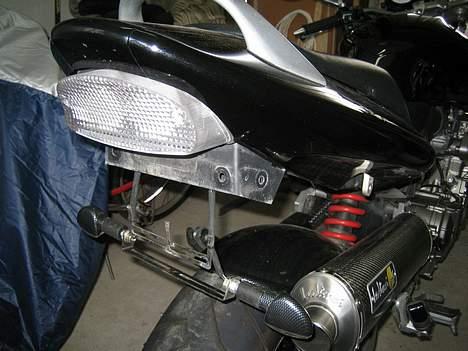 Honda CB 600F Hornet - Nummerplade holder er sendt til maler billede 13