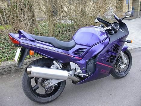 Suzuki RF 900 R billede 7