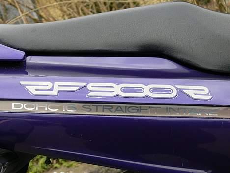 Suzuki RF 900 R billede 8