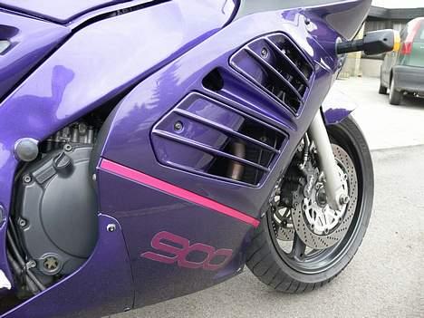 Suzuki RF 900 R billede 10