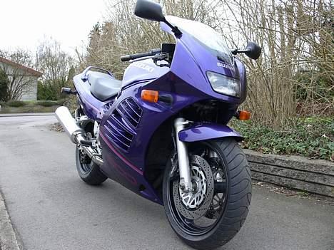 Suzuki RF 900 R billede 11