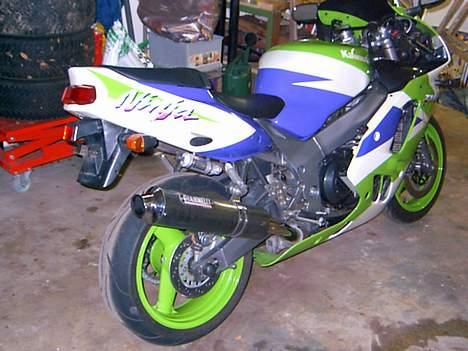 Kawasaki ZX9R billede 3