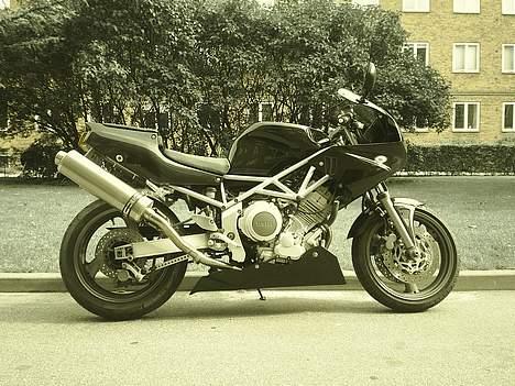 Yamaha TRX 850 - Solgt. - Serpia 2. læg mærke til æstitikken mellem kåbe, rørgitterramme og plov. Det var min plan, at der skulle monteres en plov, straks efter at jeg så MCen i revyeen i '97 (Og da havde jeg ikke engang kortet:-) billede 2