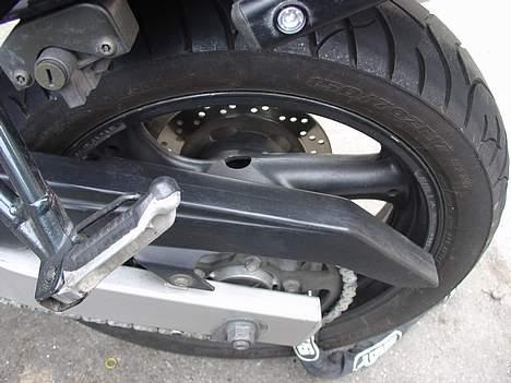 Suzuki GSF 600N [SOLGT] - Ville egentligt gerne have en mono-bagsvinger her men det er jo nok temmeligt dyrt at få monteret billede 9