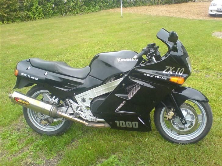Kawasaki zx10 - her er så min nye maskine. godtnok en gammel hund, men kører rigtig godt!!!! billede 1