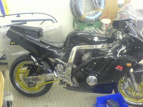 Suzuki GSXR 400 R SOLGT*SOLGT - Ny vasket og pudset part2 billede 3