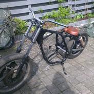 Suzuki gn 400 bobber 