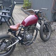 Suzuki gn 400 bobber 