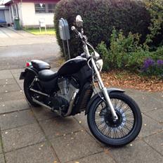 Suzuki Intruder vs 700