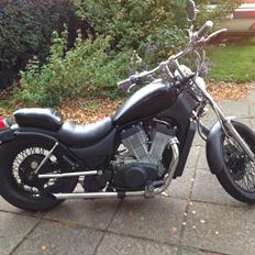 Suzuki Intruder vs 700