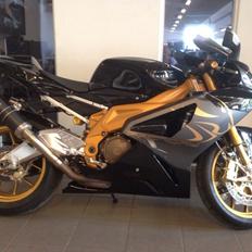 Aprilia RSV1000R Factory