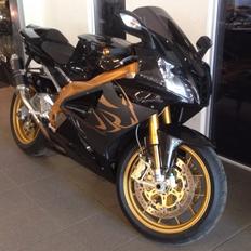 Aprilia RSV1000R Factory