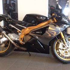 Aprilia RSV1000R Factory