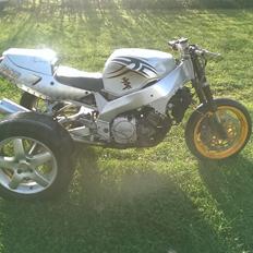 Yamaha yzf 750r (DØD)