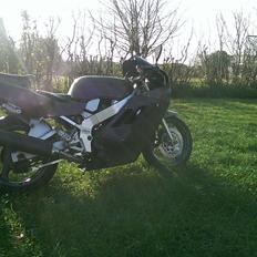 Suzuki gsx-r 400r (solgt)