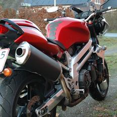 Aprilia SL1000 Falco Streetfighter