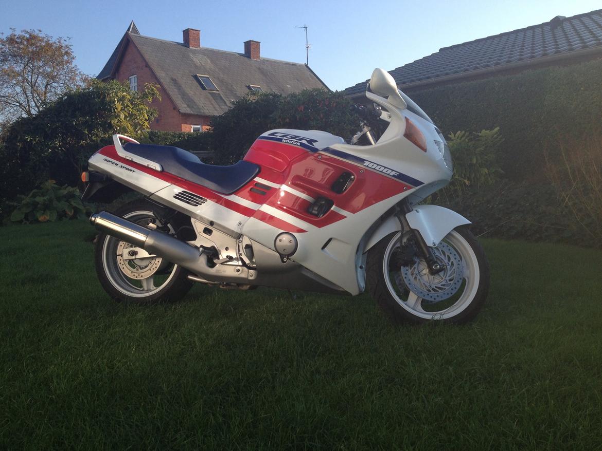 Honda CBR 1000 F SC24 SOLGT billede 2