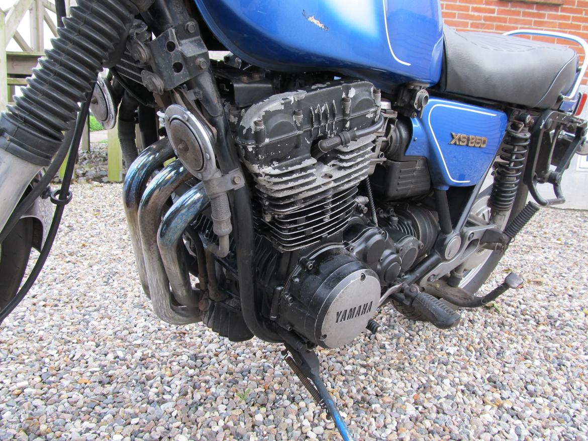 Yamaha XS 850 Trible - Det 3 benede kraftværk. Den får nye pakninger til vinter, og samtidig glasblæst og malet sort igen. billede 12