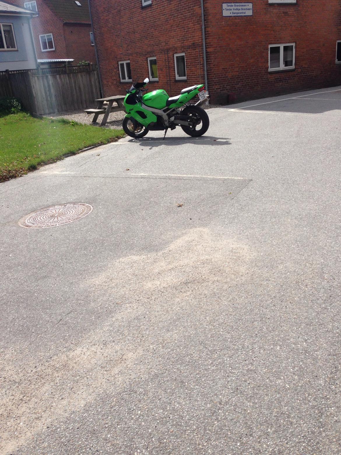 Kawasaki ZX9R billede 6