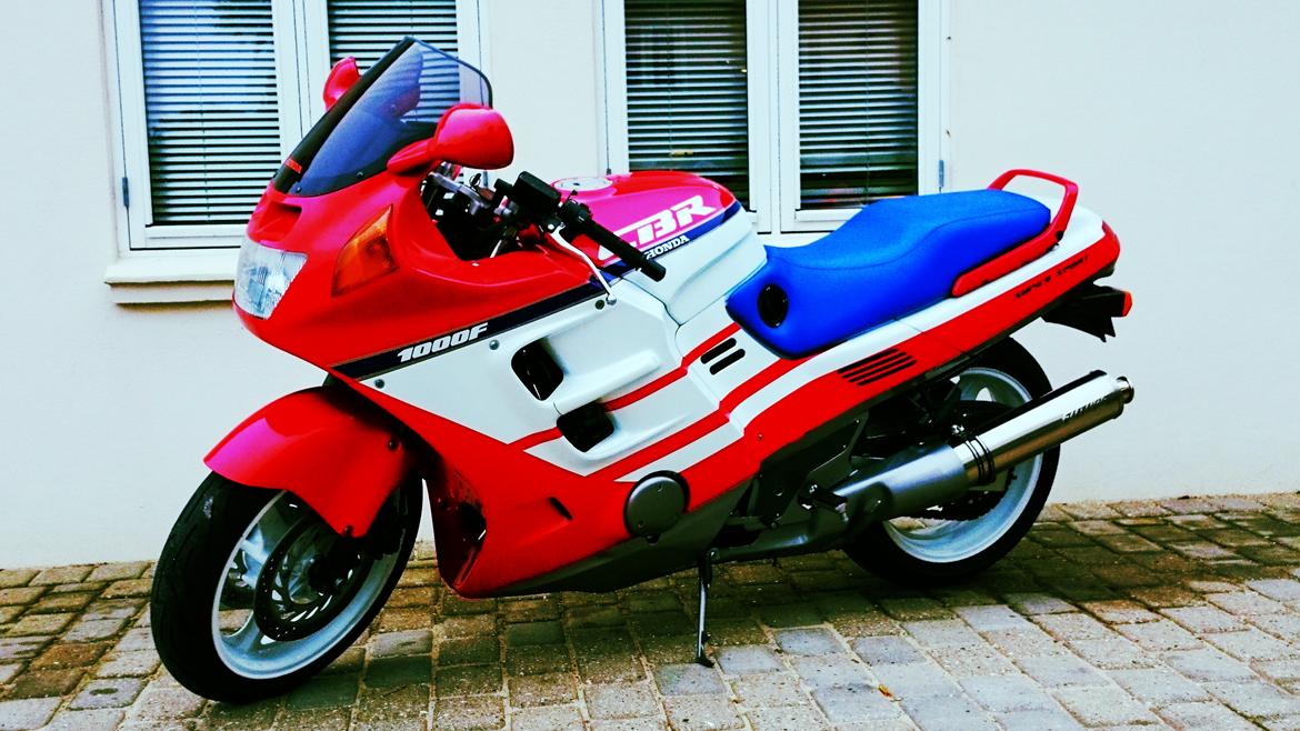 Honda CBR 1000 F SC24 - 21 år på bagen og så står den i originalstand på nær af potterne billede 5