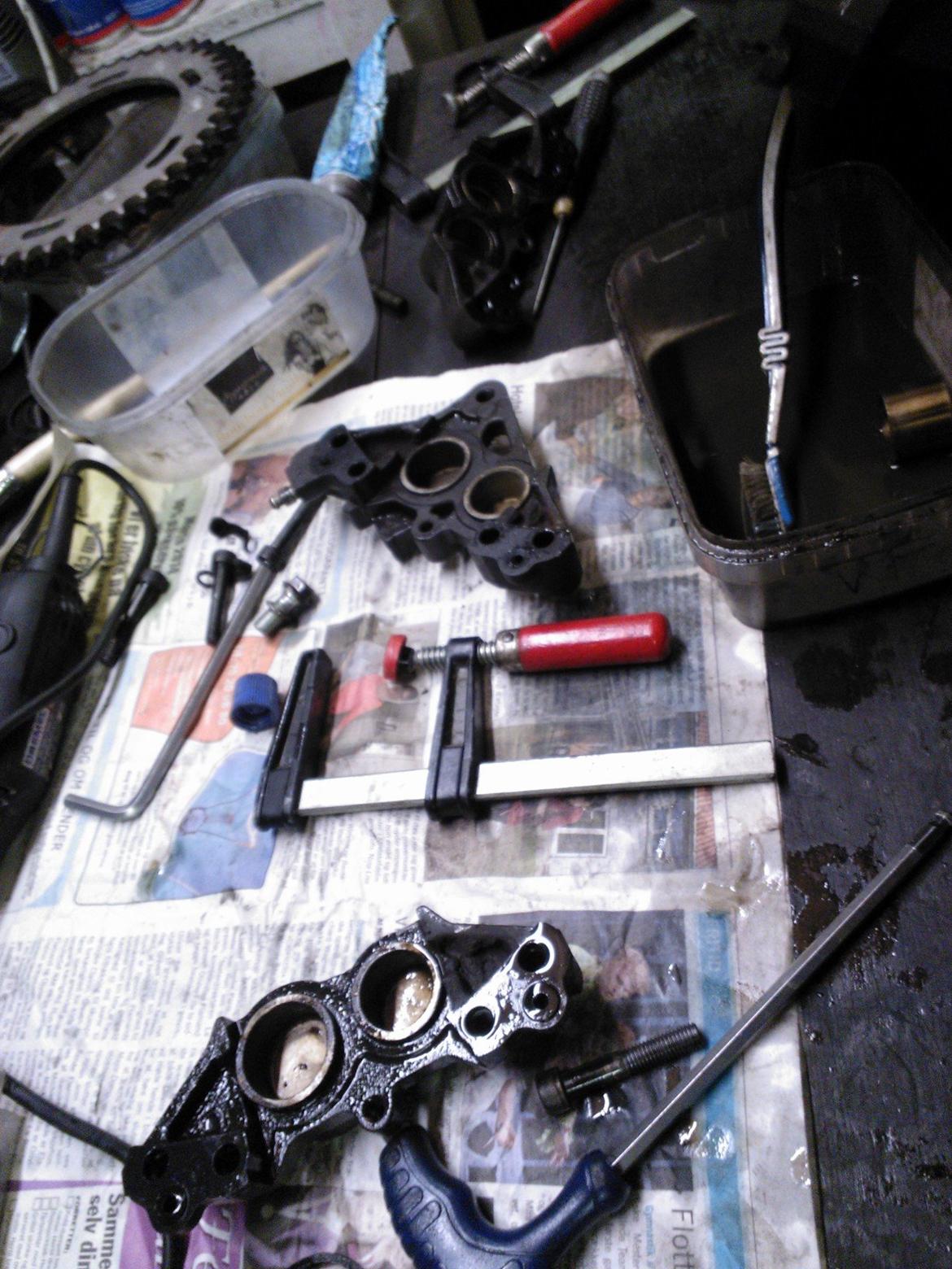 Suzuki GSXR 400 R GK76A [SOLGT] - Rensning af kalibre marts 2014 billede 17