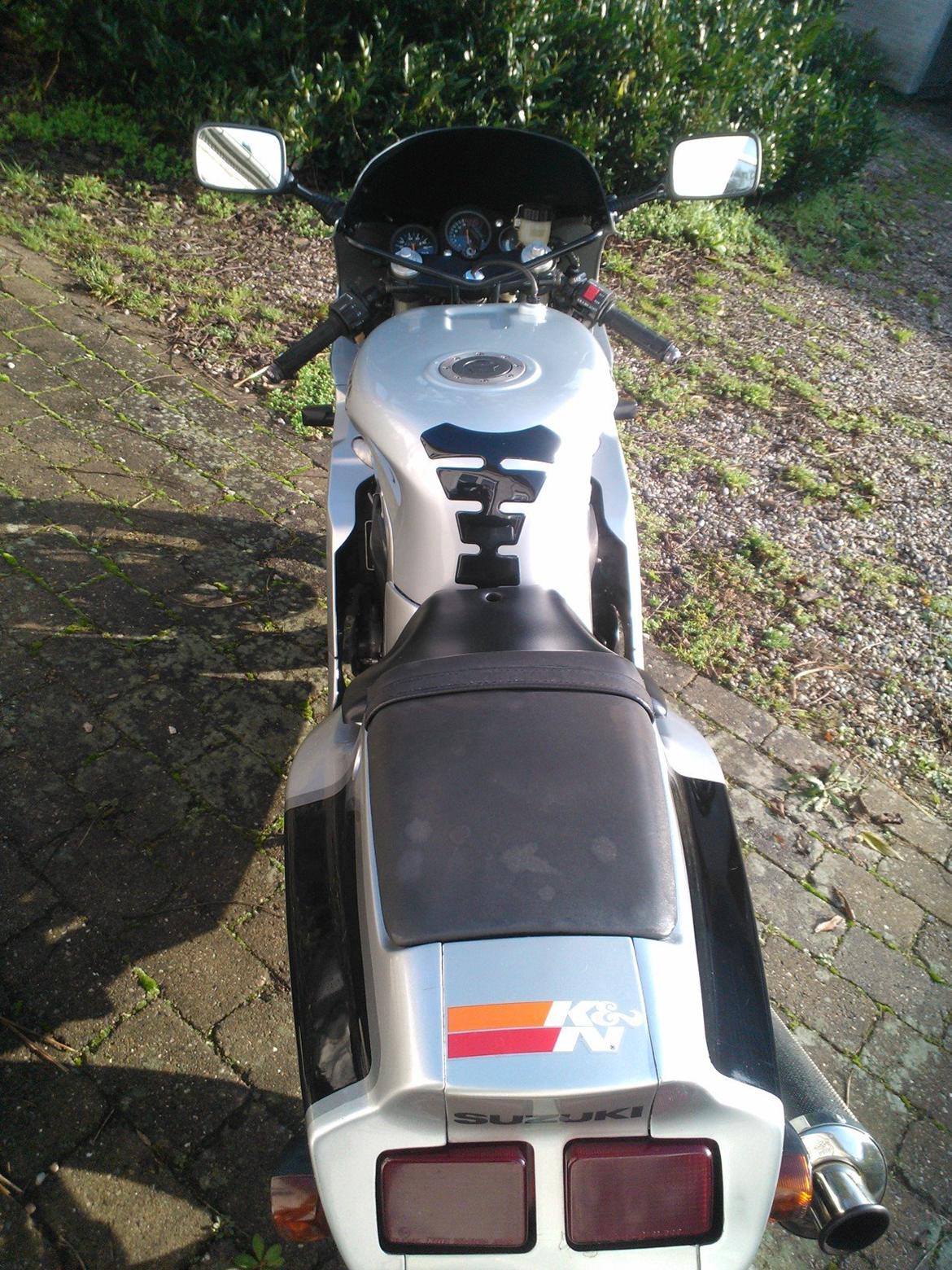 Suzuki GSXR 400 R GK76A [SOLGT] billede 11