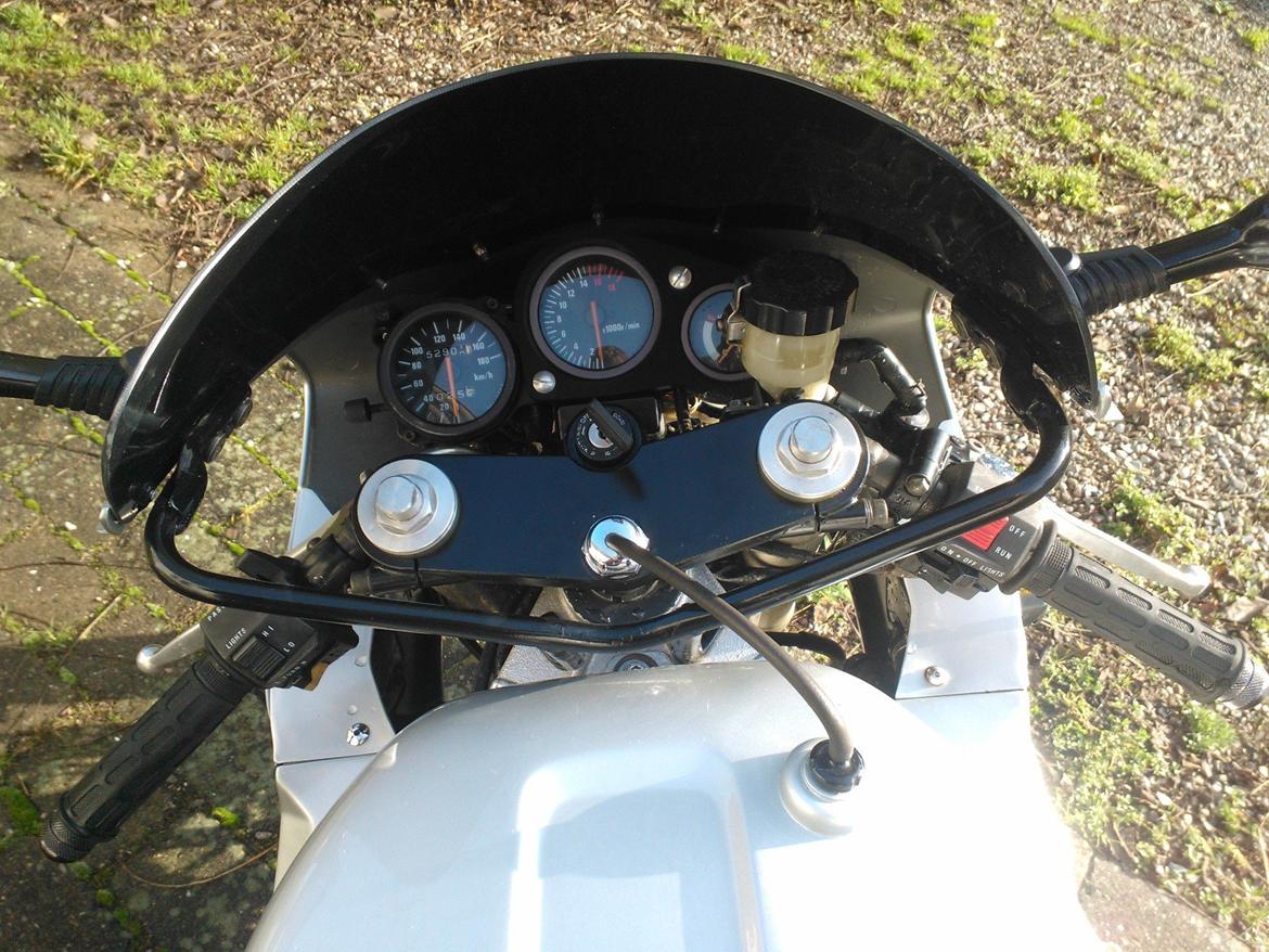 Suzuki GSXR 400 R GK76A [SOLGT] billede 12