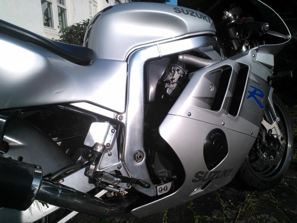 Suzuki GSXR 400 R GK76A [SOLGT] billede 4