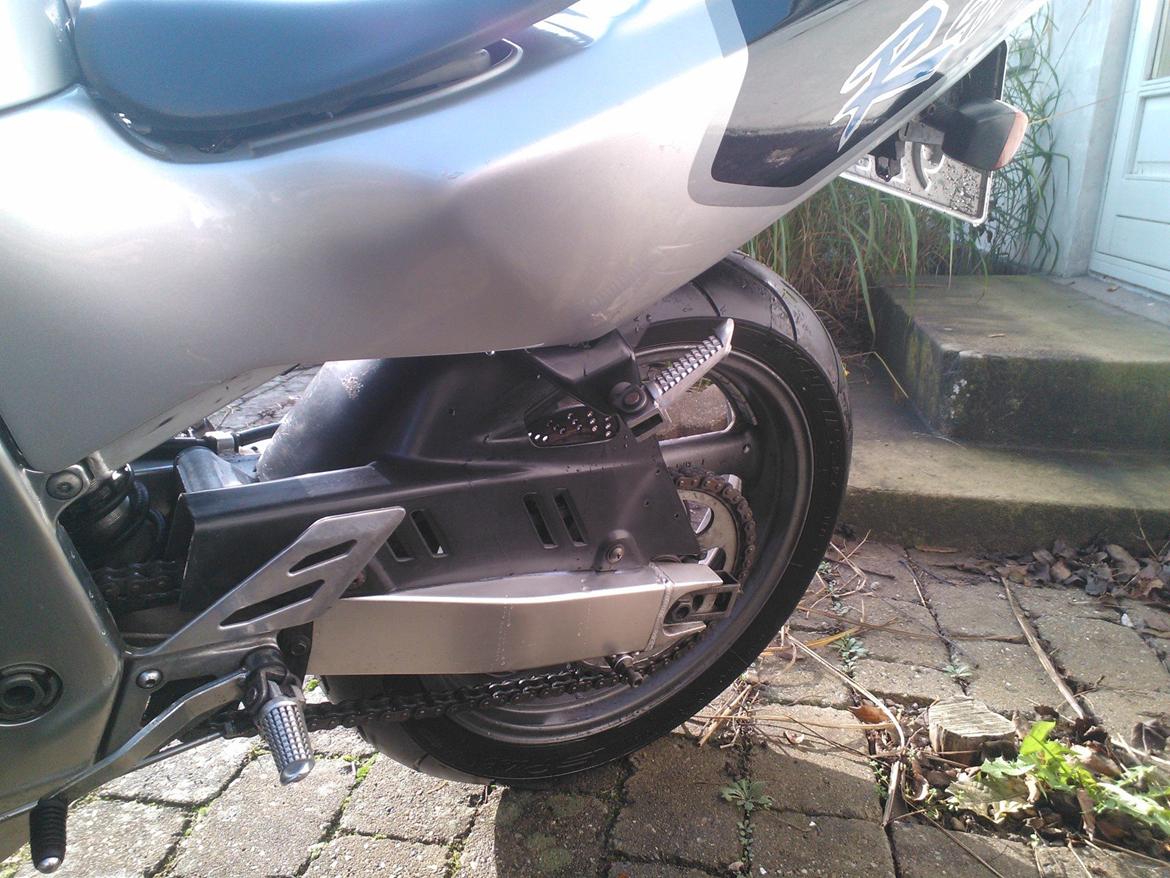 Suzuki GSXR 400 R GK76A [SOLGT] billede 8