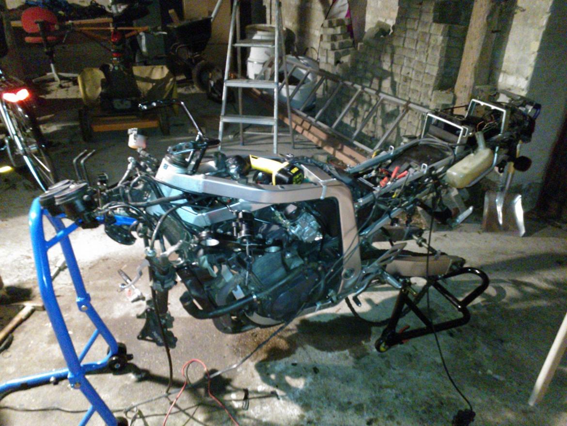 Suzuki GSXR 400 R GK76A [SOLGT] - Renovering februar 2014 billede 15