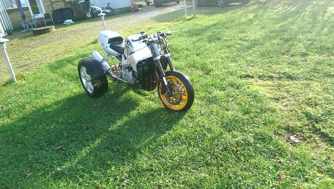 Yamaha yzf 750r (DØD) billede 4