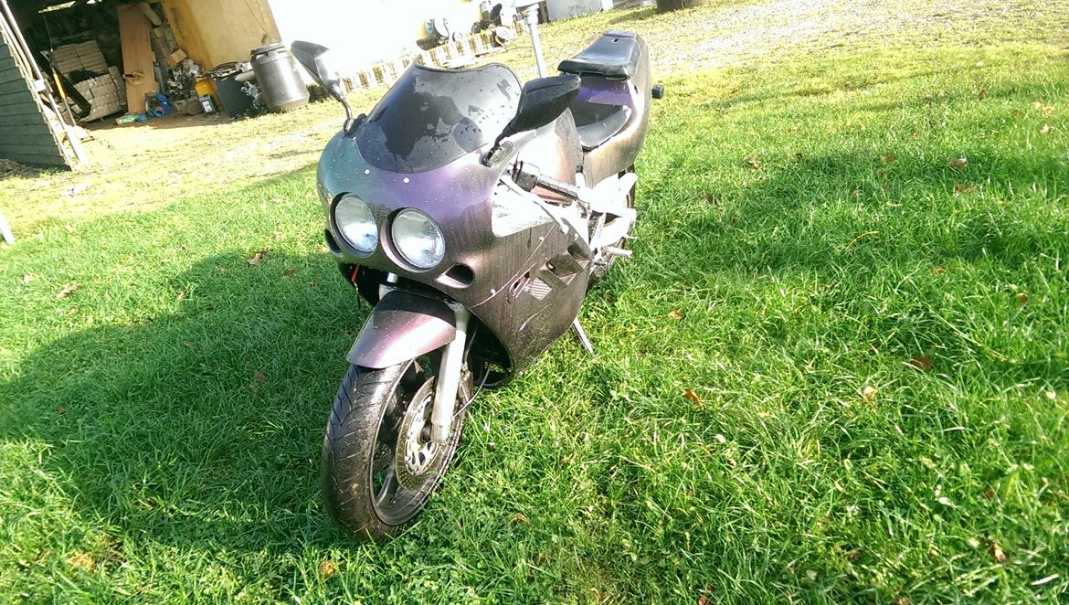 Suzuki gsx-r 400r (solgt) billede 4