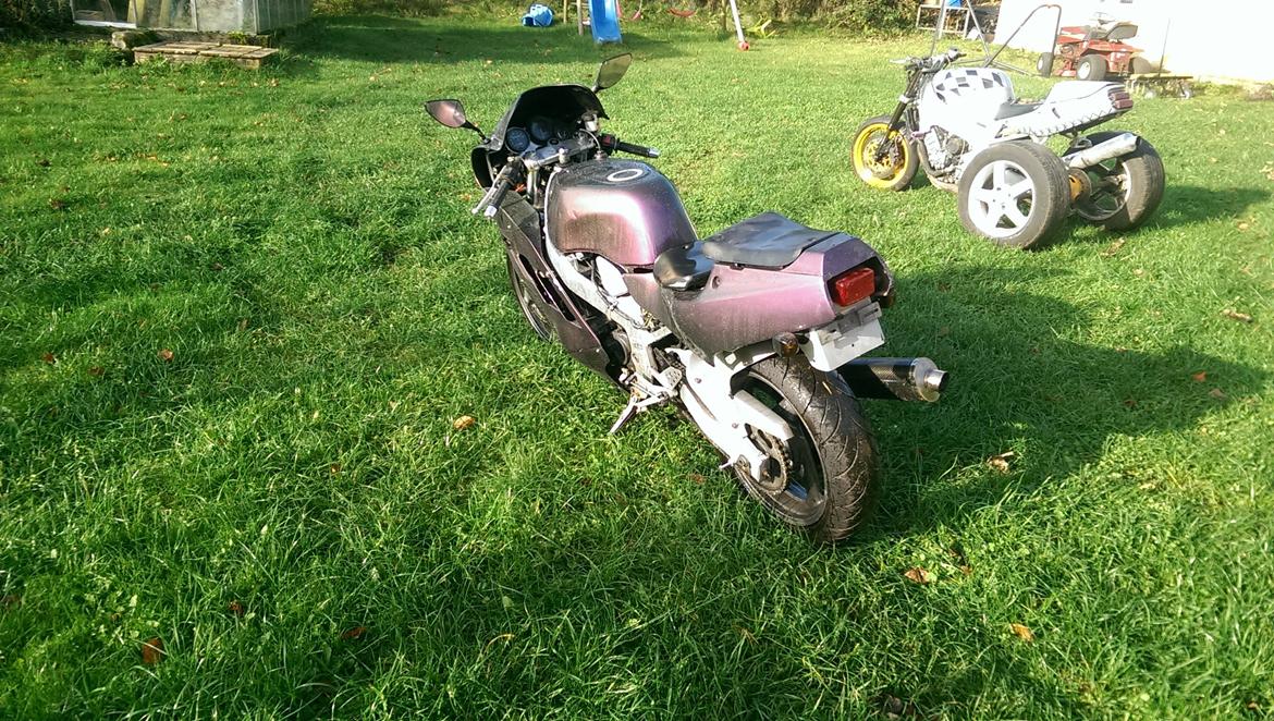 Suzuki gsx-r 400r (solgt) billede 7